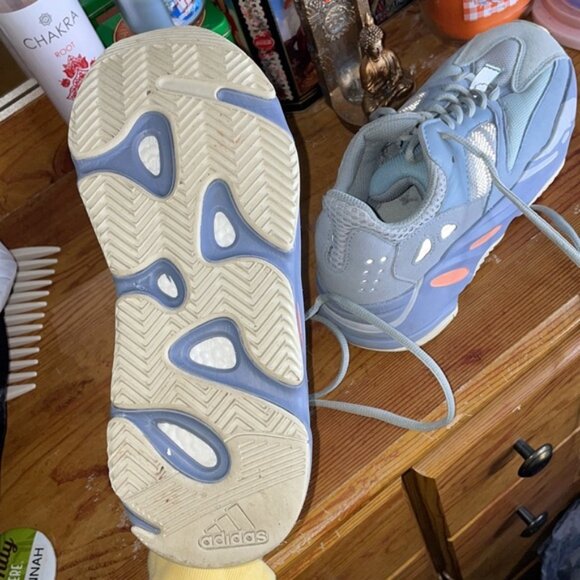 Adidas Yeezy boost 700 inertia’s - Picture 2 of 3